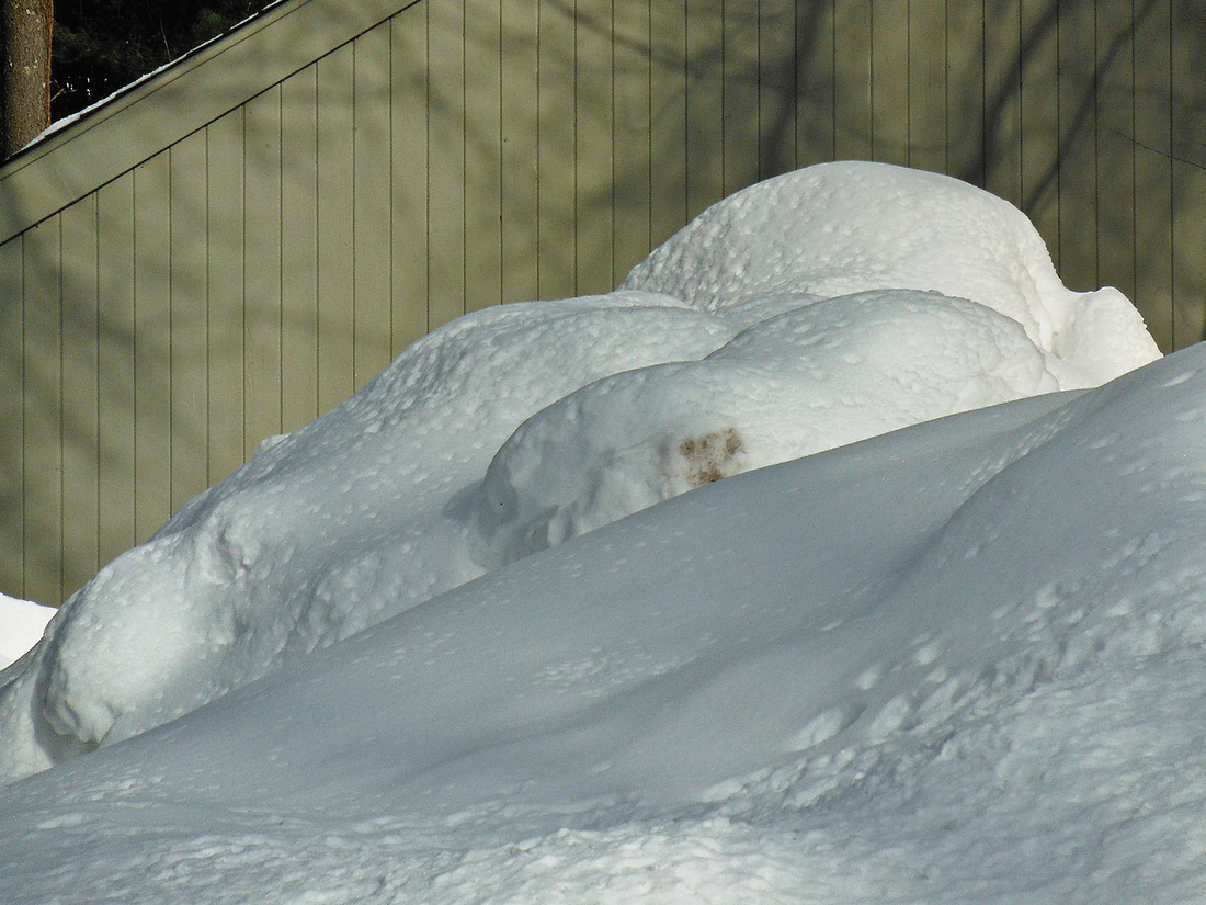 New Hampshire snow mound